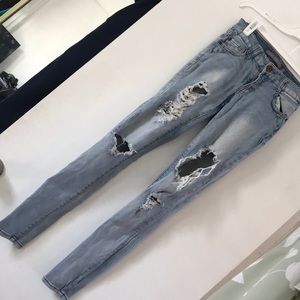 Ripped skinny jeans